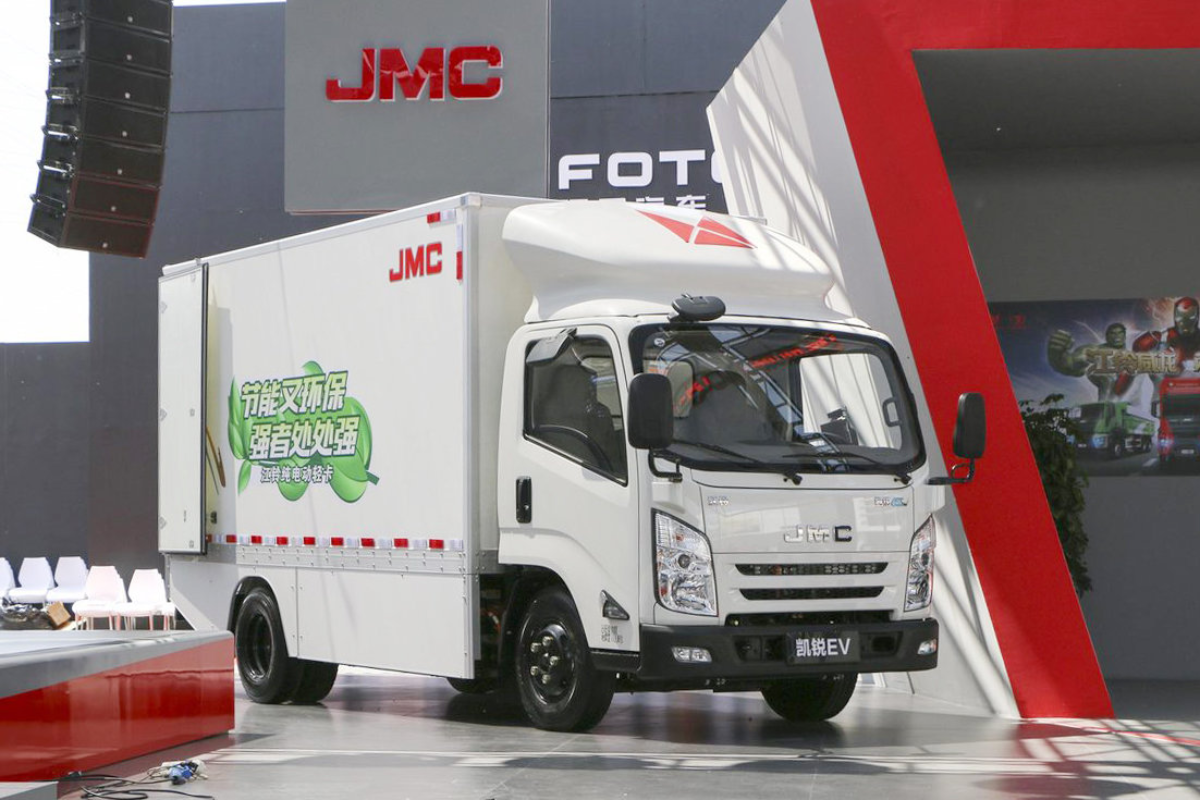 届北京车展上,江铃首次发布了旗下第一款纯电动轻卡——江铃凯锐ev
