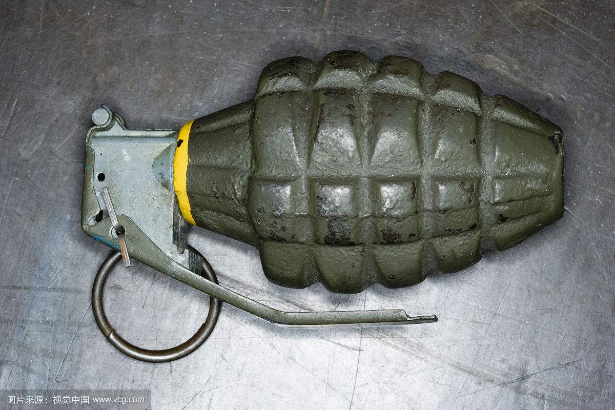 f1破片手榴弹怎么引爆_手榴弹炸飞机_手榴弹怎么引爆