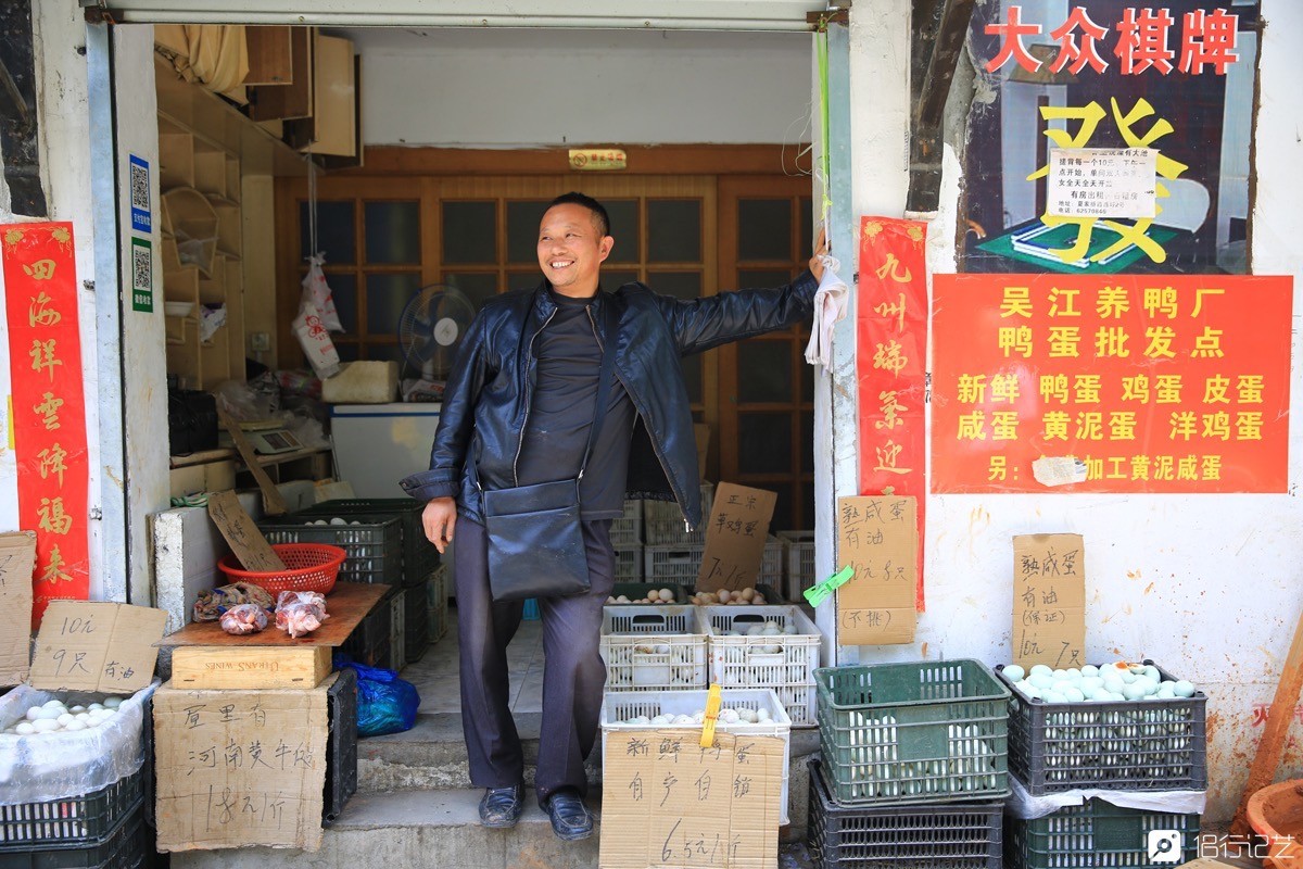 大叔卖黄泥鸭蛋,1年用掉一车泥,配方保密不外传