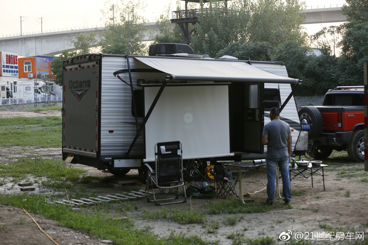 看看房车人有多会玩悍马拖拖挂拖挂装哈雷还能户外看