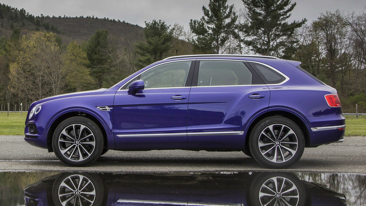 宾利bentayga ,贵炫的蓝色!_新浪看点