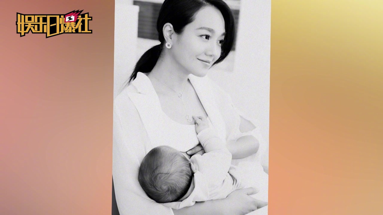 【朱丹怀抱女儿亲吻其小手】朱丹晒怀抱女儿的照片:"即便工作中,也