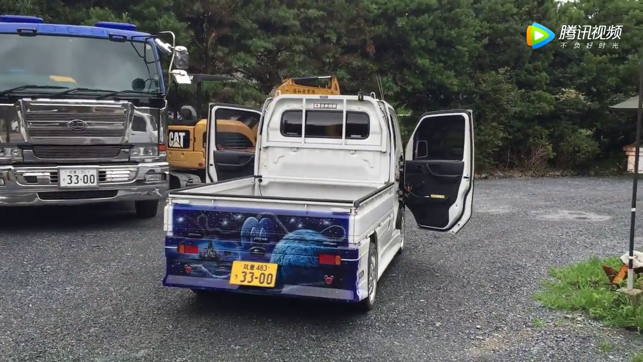 女司机高速开奥迪a6l,车速控制在30码,交警打开后备箱都懵了