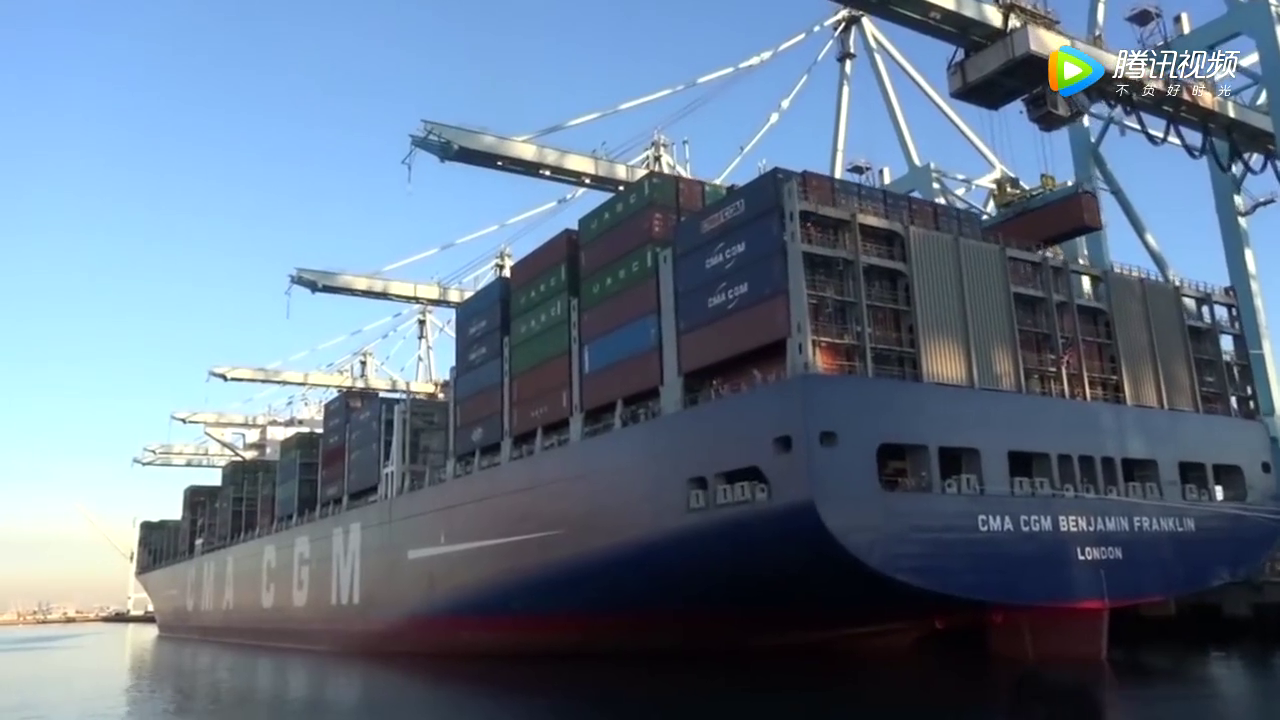 世界上最大的货轮,重达18万吨,比航空母舰还要大!