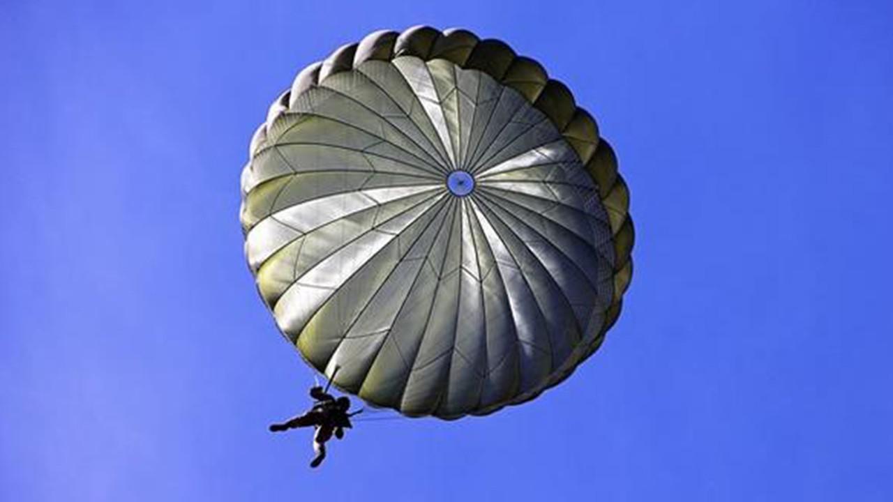 降落伞中间为什么要开一个洞?看完恍然大悟