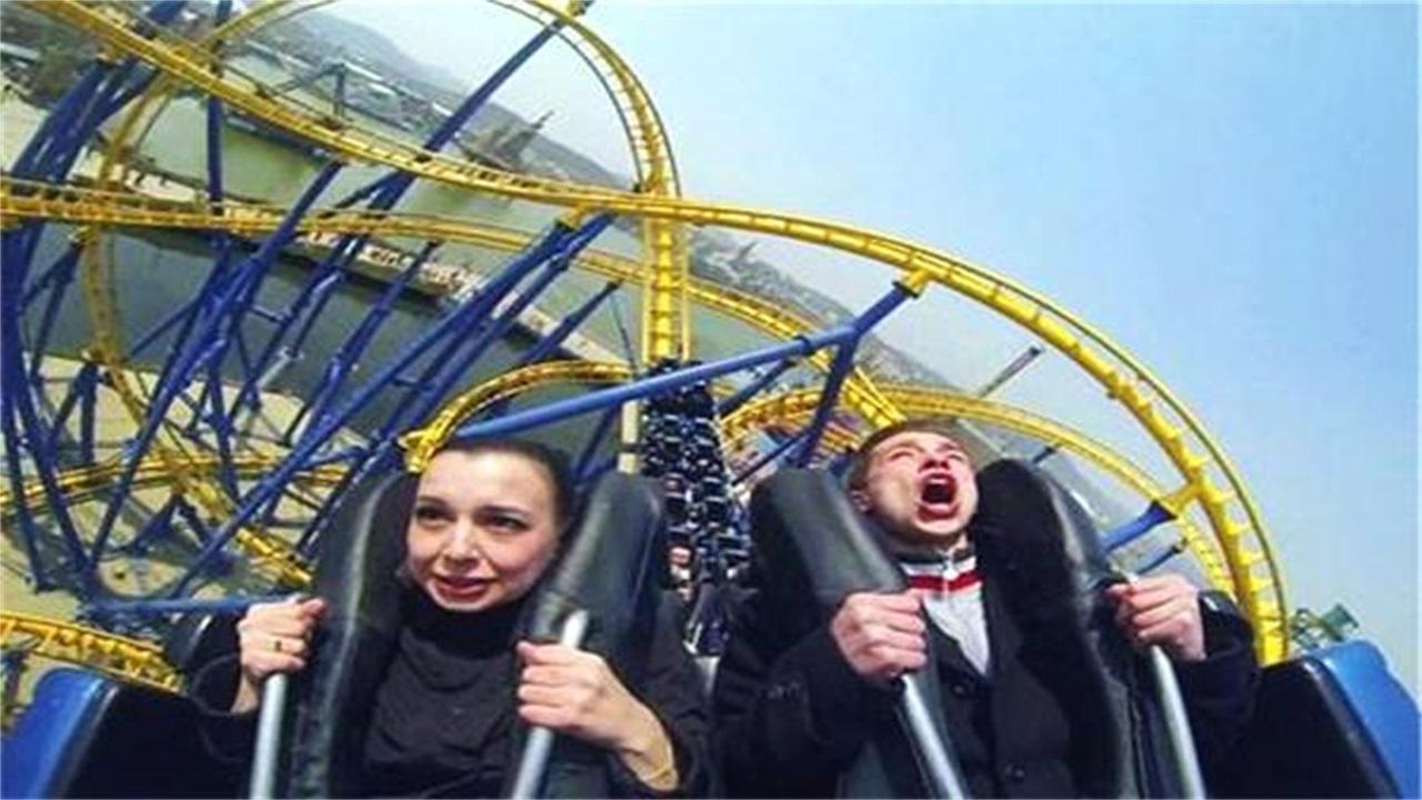 为什么过山车速度快的吓死人还不会出轨?看轮子的结构就清楚了