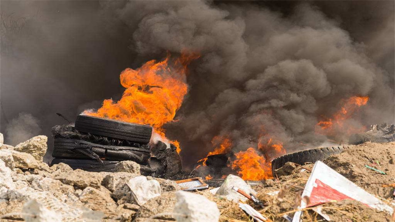 日军的碉堡被美军2万升汽油灌下去,刹那间化为灰烬,堪称经典