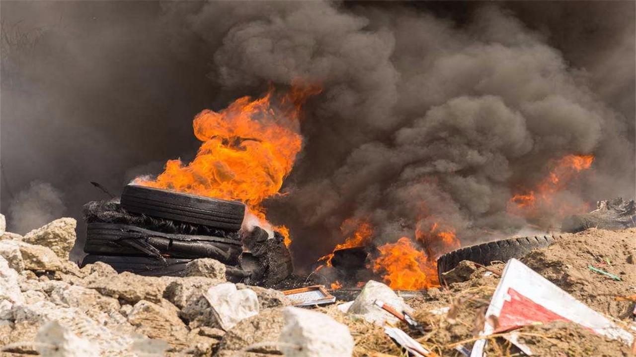 美军这2万升汽油灌下去,点燃的一刹那,日军的碉堡化为灰烬