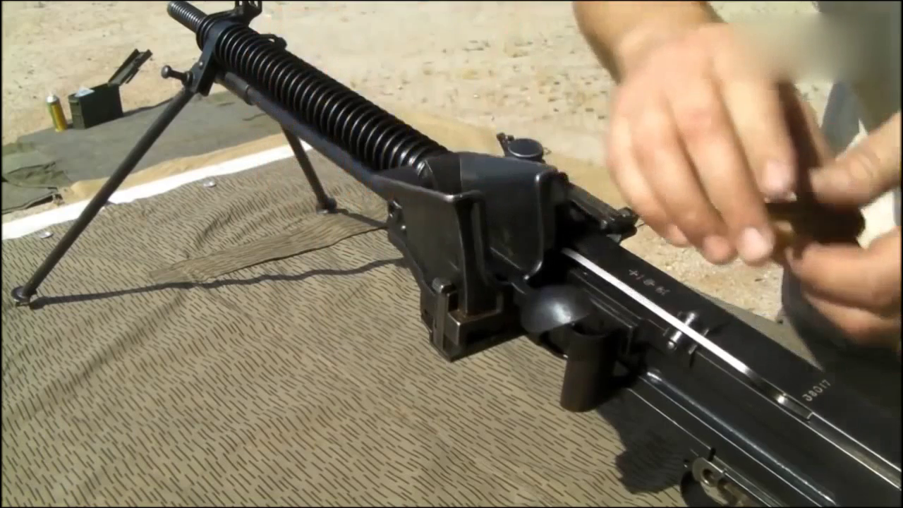 解密弹条供弹的意大利布雷达m37机枪,二战中累坏不少机枪手!