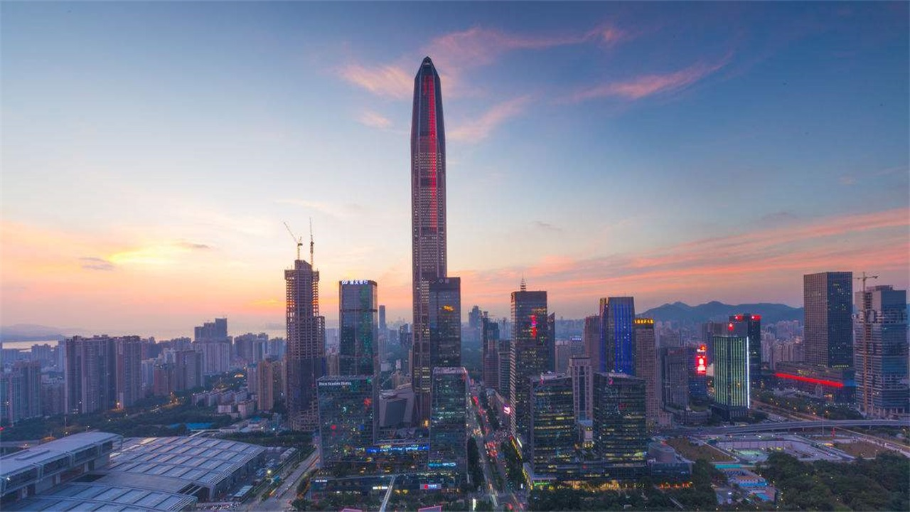 排在第4名的是深圳平安金融中心,2015年4月完工,有118层,主楼有592米