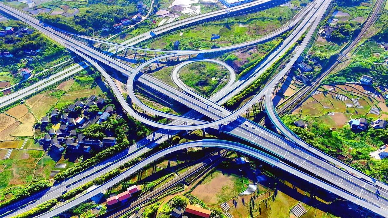 中国第二个有拥有六环路的城市,叫板北京,每公里造价1个亿