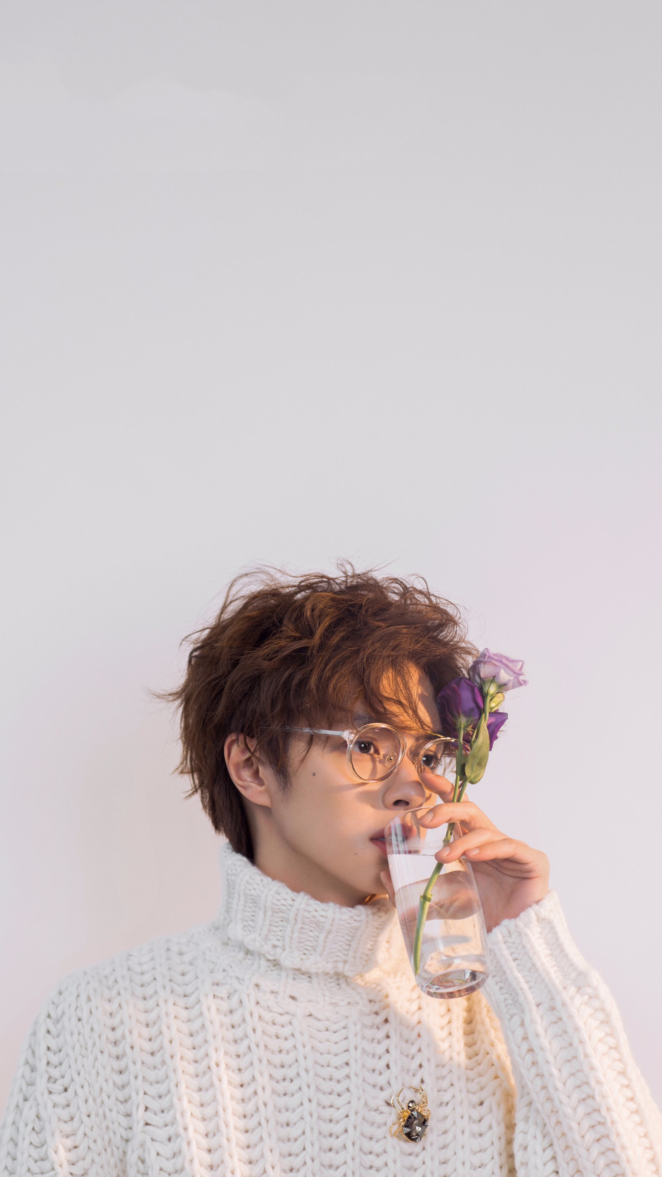 官鸿一周双刊 风格多变显时尚驾驭力