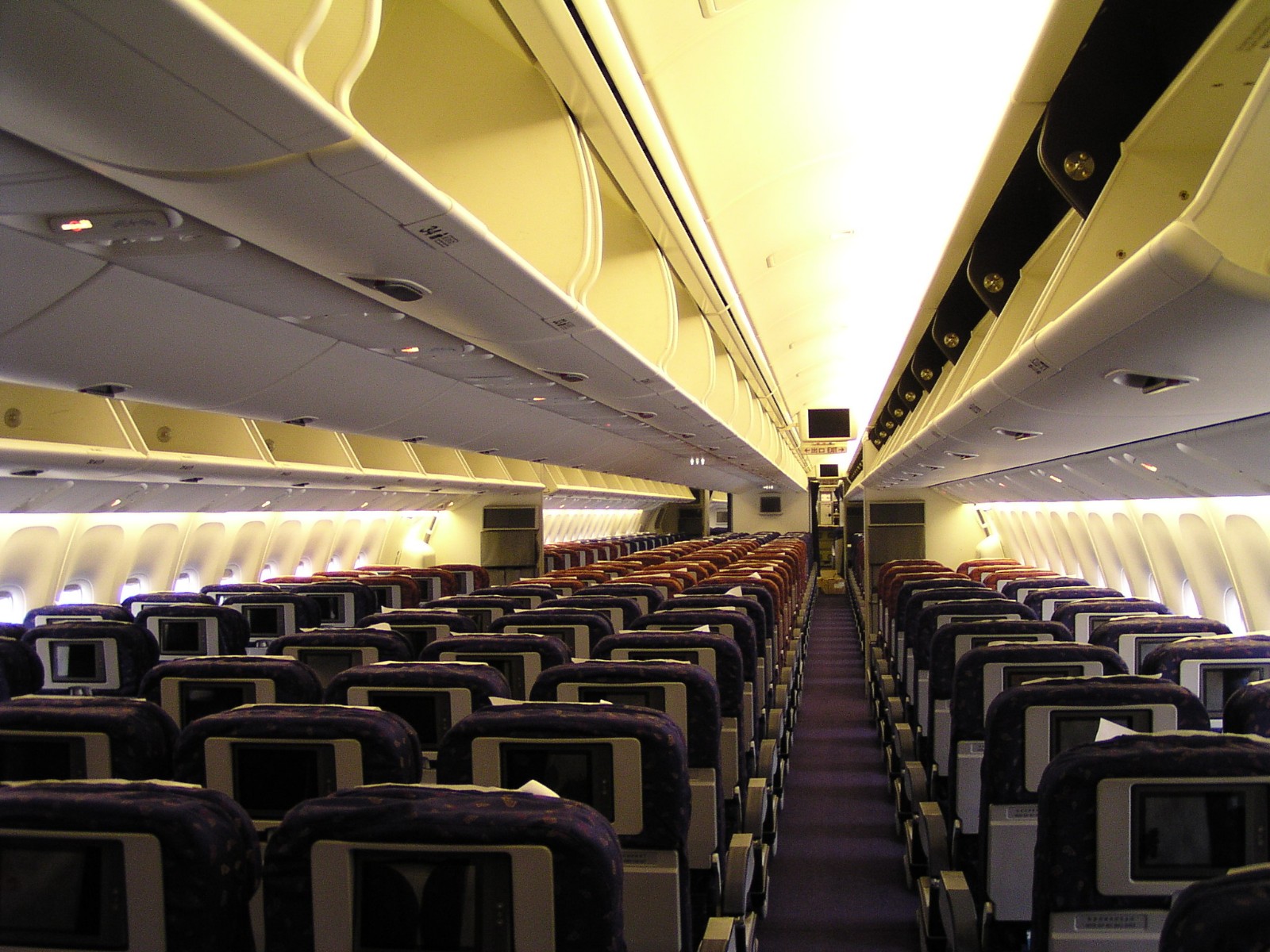 波音737-400内部图片