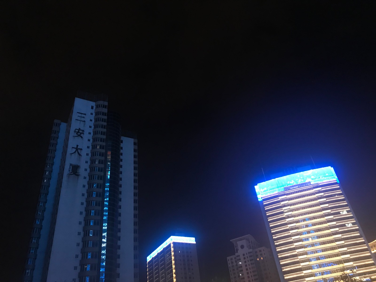 楼20多年来无人靠近,它就是位于高新路和科技路十字东北角的三安大厦