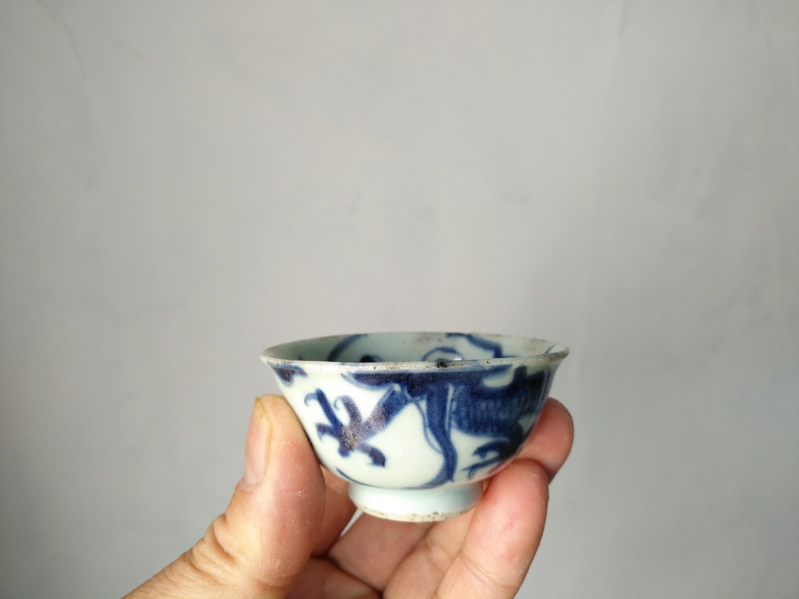 清雍正民窑青花过墙龙小酒杯