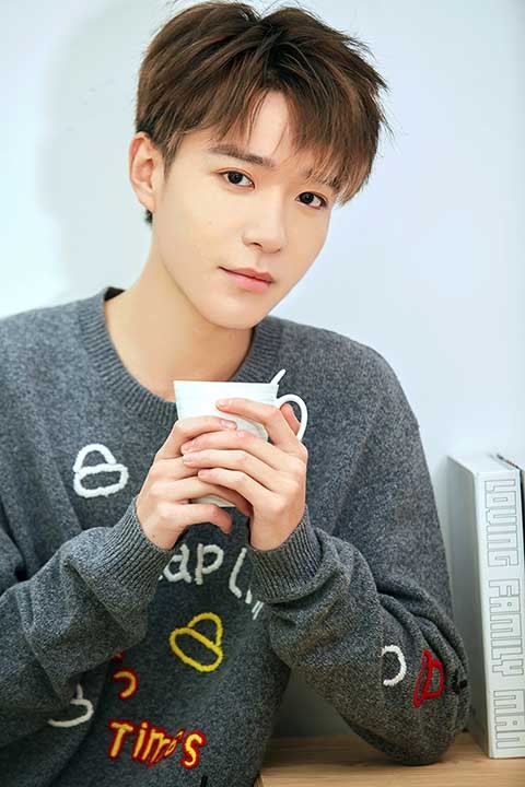 燕颢元写真曝光 清新文艺如沐春风