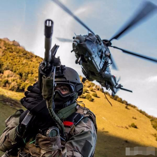 现代2000特种兵能否抵御古代10万大军?这里告诉你答案