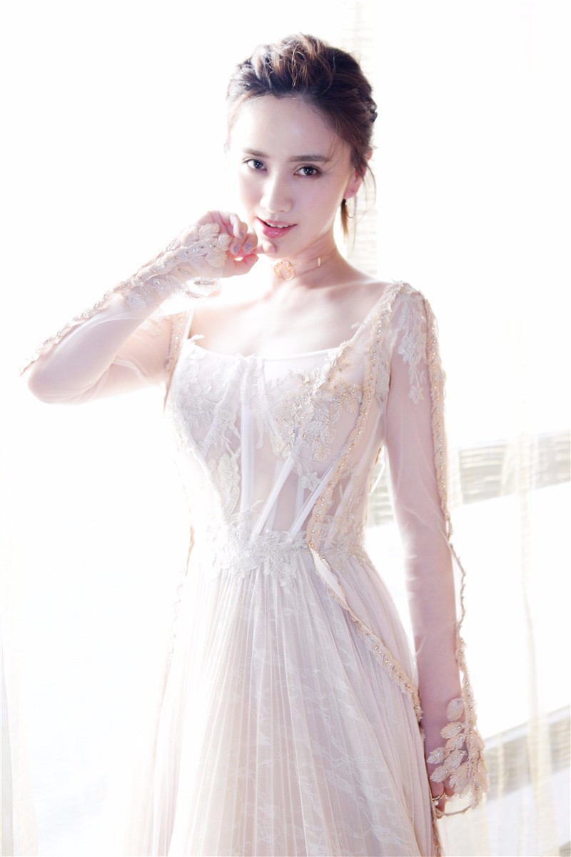 梁缘亮相电影节网影盛典 "最佳网络剧女主角"加身