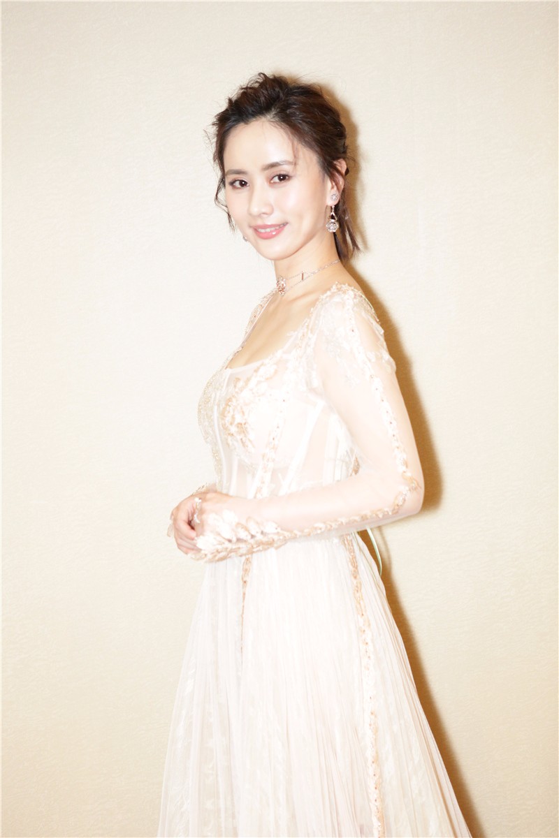 梁缘亮相电影节网影盛典 "最佳网络剧女主角"加身