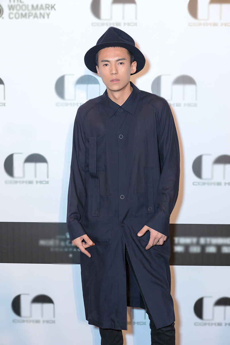 宋宁峰亮相好友品牌秀 一身纯黑诠释本真韵味