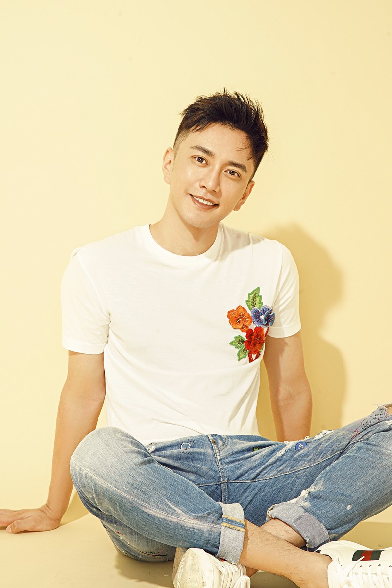 王仁君最新写真曝光 眼神温柔笑容纯净治愈力满分