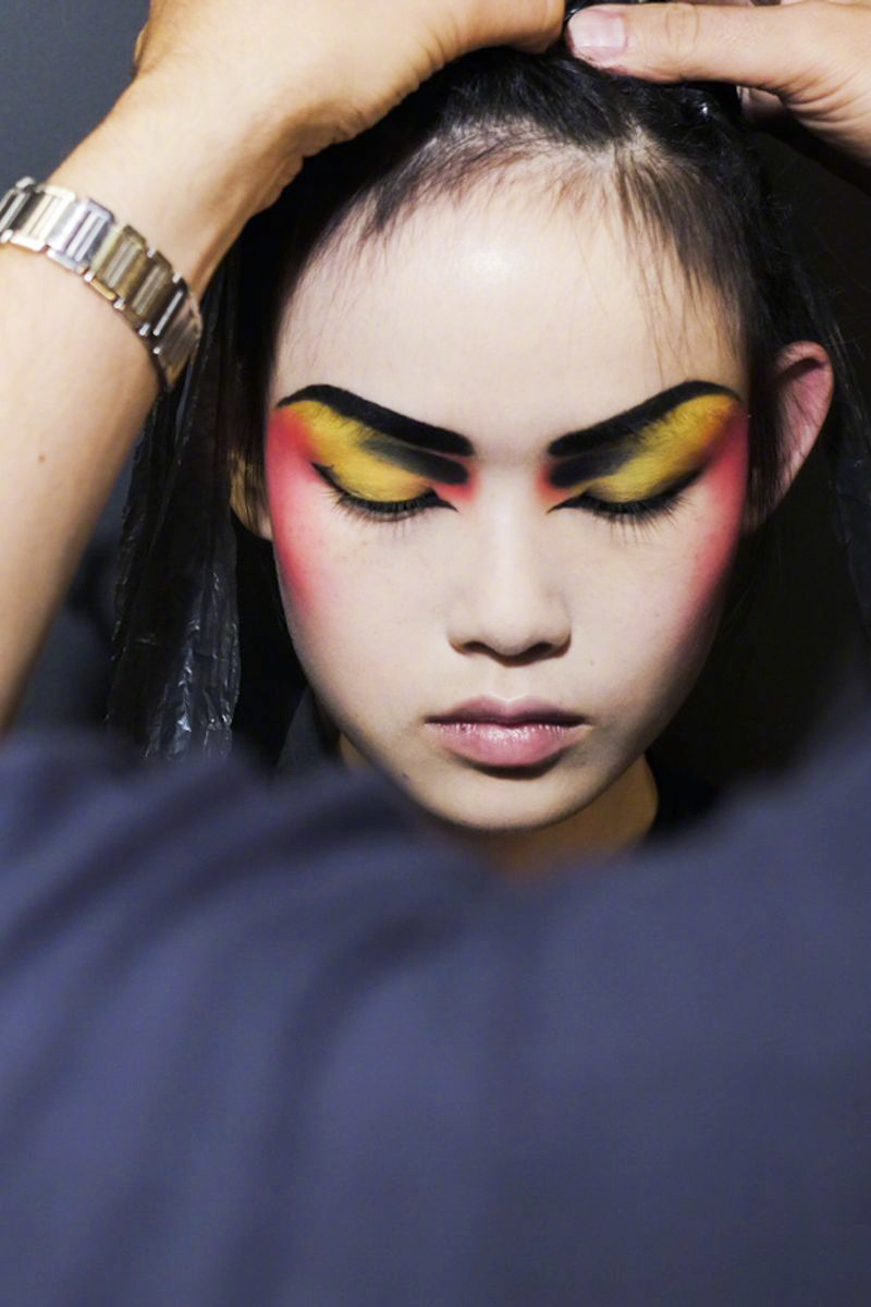 20岁中国超模新人伦敦时装周t台妆容撞脸王菲