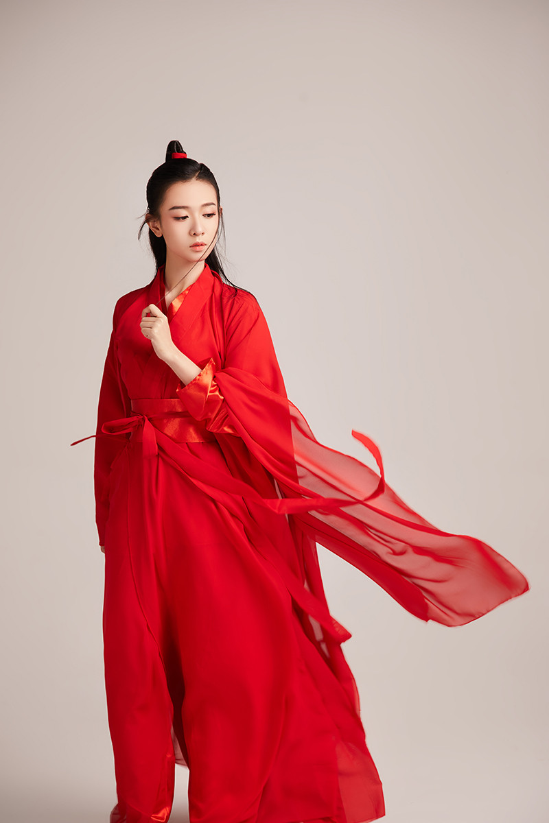 刘木子国风美少年官宣最新古装写真尽显侠骨柔情