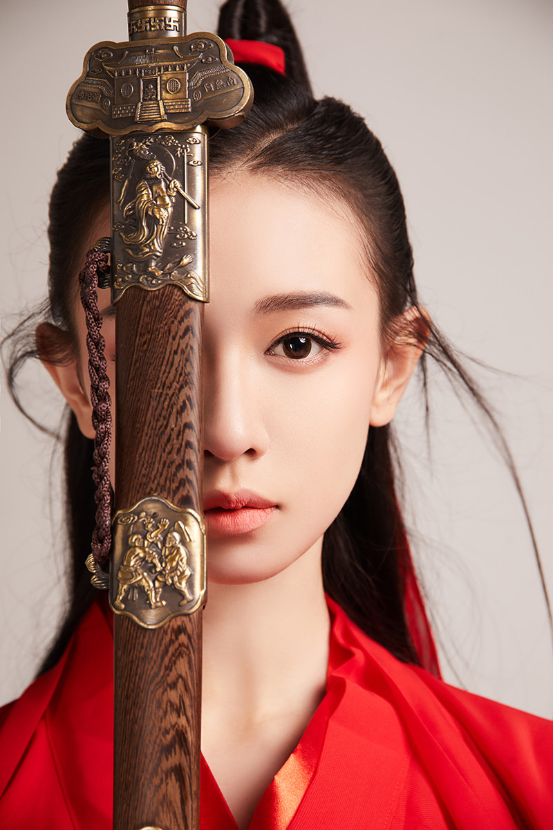 刘木子国风美少年官宣最新古装写真尽显侠骨柔情