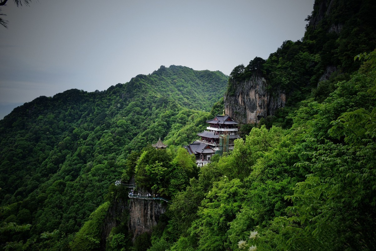 景点珠玉相缀,打造成原生态悠游山水自然风乐享生活的山水禅境安康