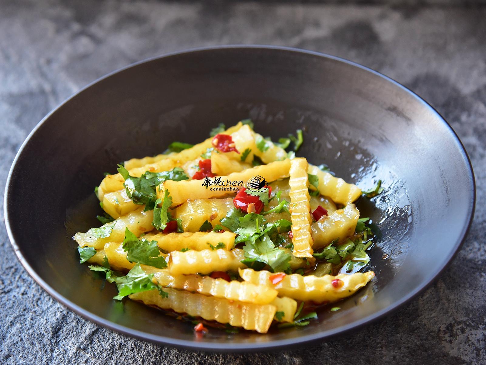 凉拌土豆条不焯水,不油炸更健康,拌一拌,好吃到飞起,瞬间秒光