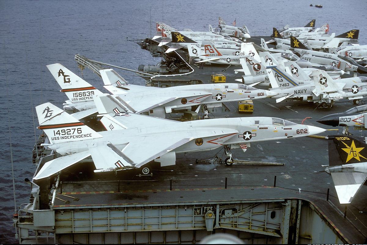 (航母上的a5舰载机)自从2006年美国f14舰载机退役后,俄罗斯的苏33与