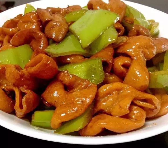 溜肥肠,香辣肥肠,滋味香浓,肠肥软烂好有食欲呀!