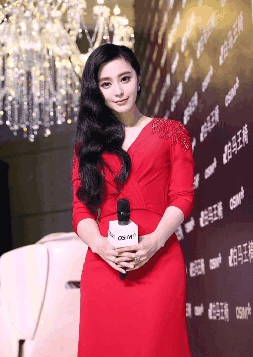 36岁范冰冰和52岁巩俐同框一个打扮像舞女一个如大家闺秀