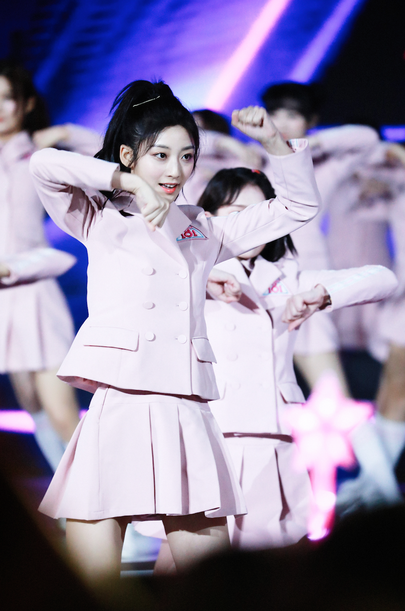 首播点击破亿 戚砚笛光彩亮相吸引眼球|创造101|小姐姐|节目_新浪新闻