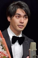 14岁成为戛纳影帝,却经历自杀、发福、早婚,出