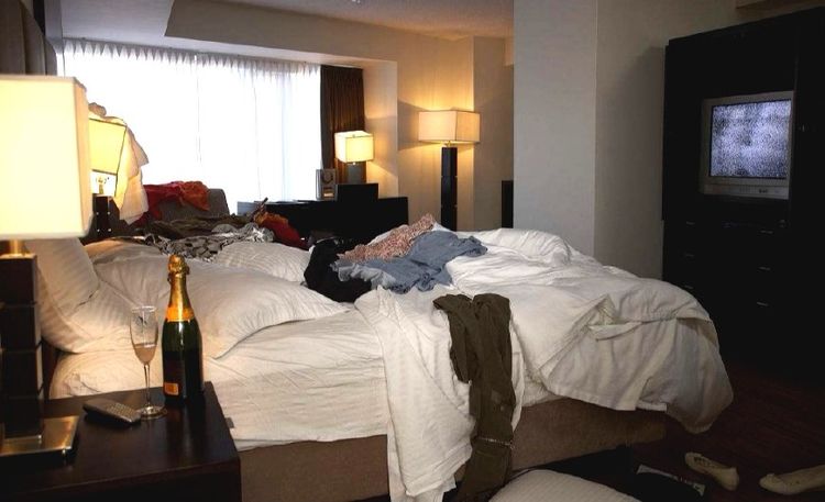 女大学生酒吧喝醉,主动提出去宾馆,男子:我被骗了!