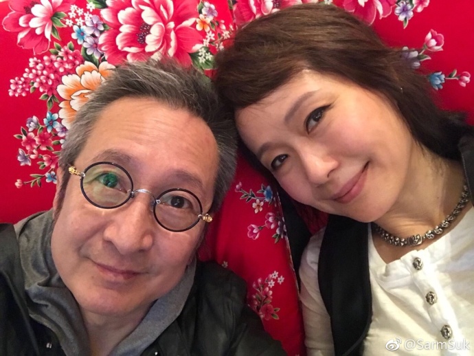 看了赵雅芝与老公的恩爱照,再看叶童的,网友:眼光很重要