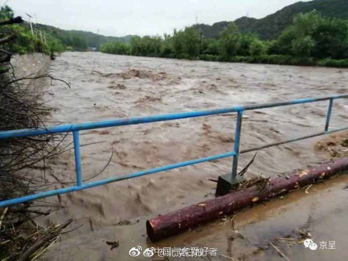 洪水预警发布!今年首次!副热带高压北抬给北京带来凶猛暴雨