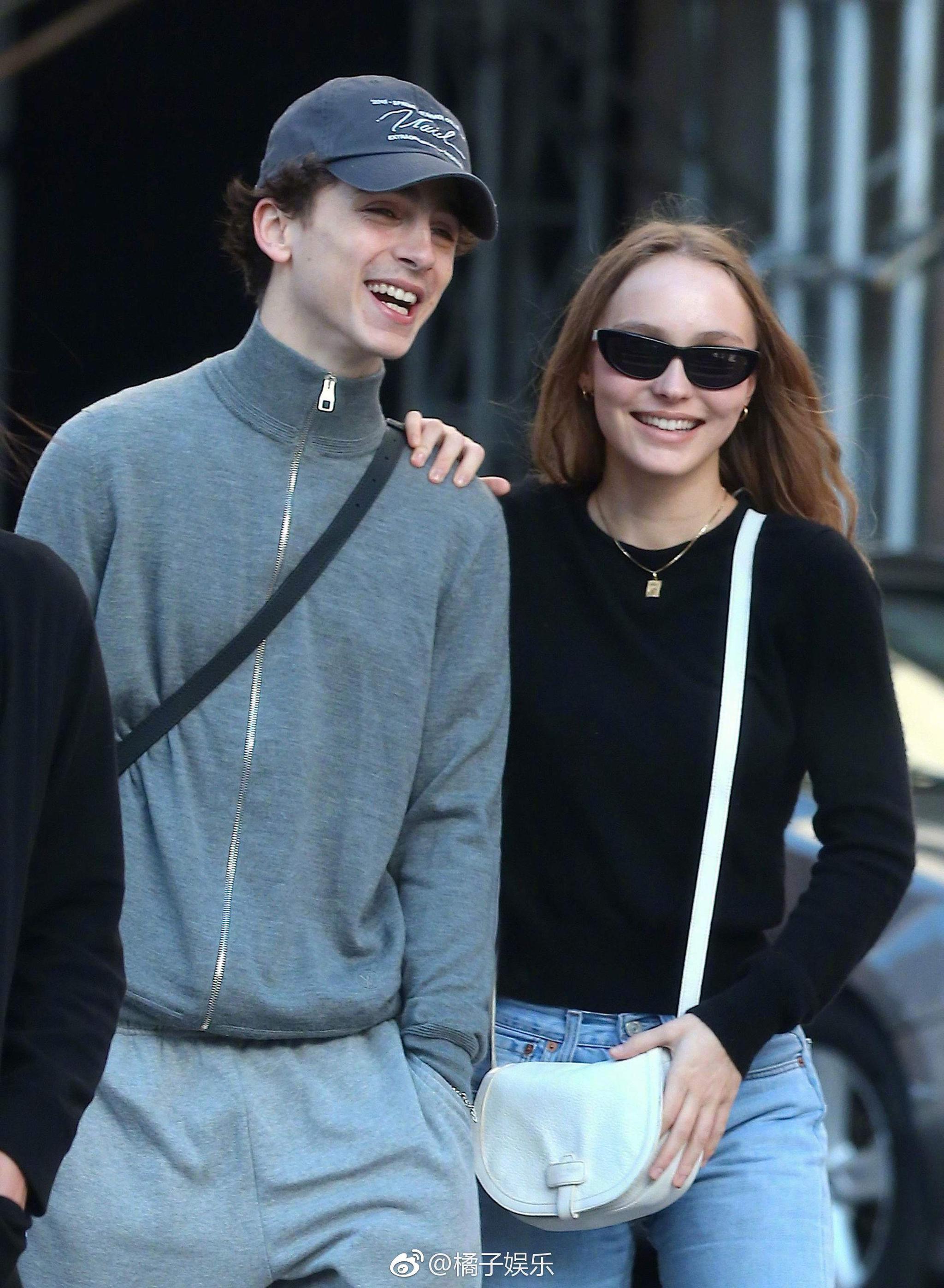 甜茶莉莉街头热吻|甜茶|德普|两人_新浪网