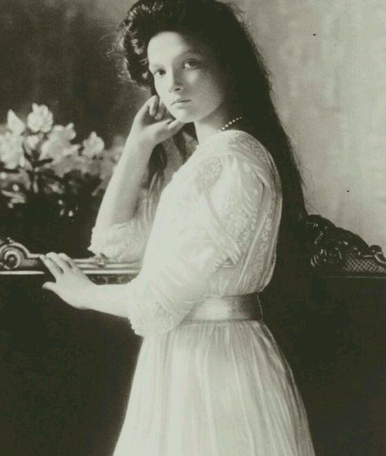 俄国末代沙皇皇后公主绝美照片 其中有一位神似小龙女李若彤