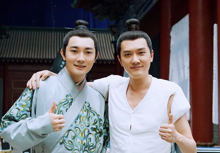 冯绍峰《江山纪》变身"合影达人"彰显剧组好人缘