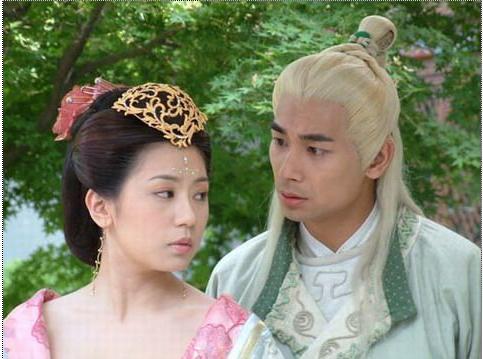 萧淑妃的两个女儿,一个是义阳公主,她的妹妹是高安公主,最早封为宣城