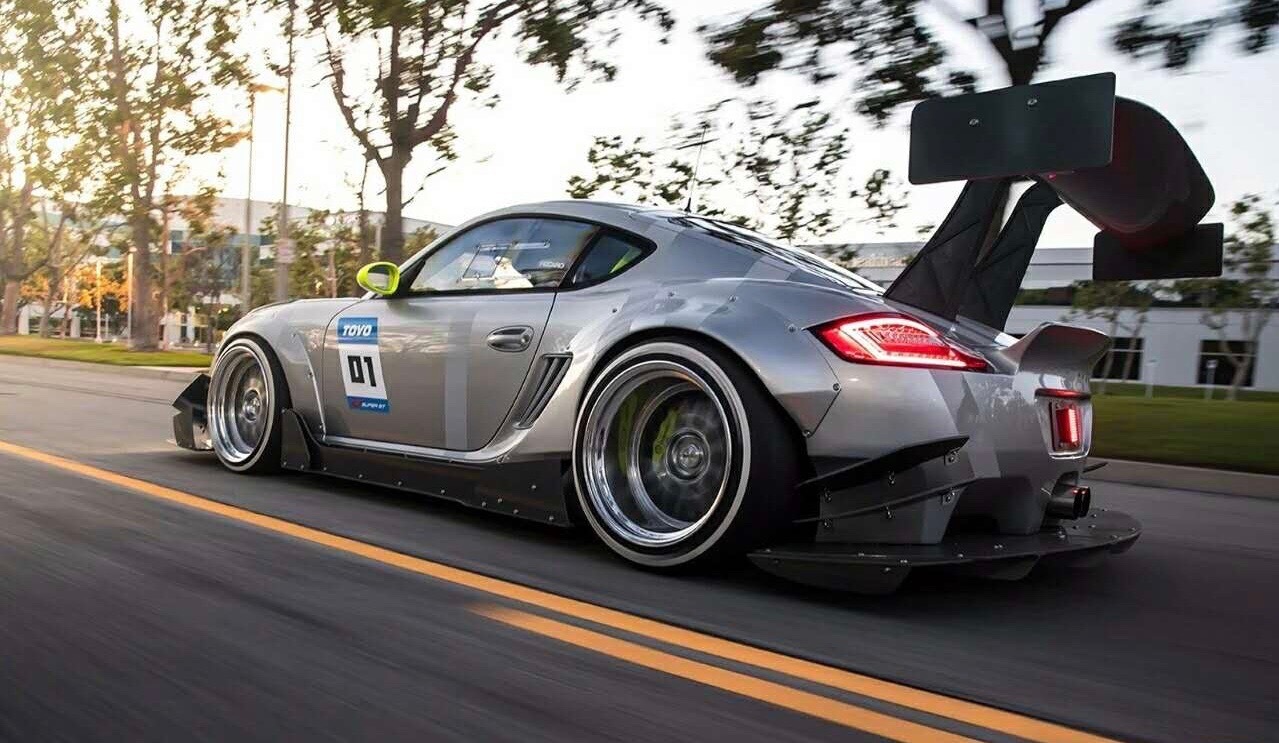 这辆保时捷cayman改装的风格有点夸张啊…dtm赛车的范儿