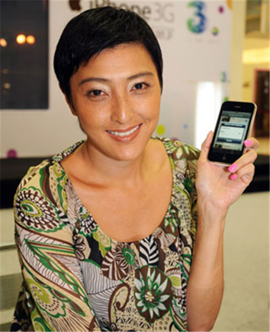 不过感情上她也有传言,据说她跟同性好友俞琤走的很近,两人一同做很多