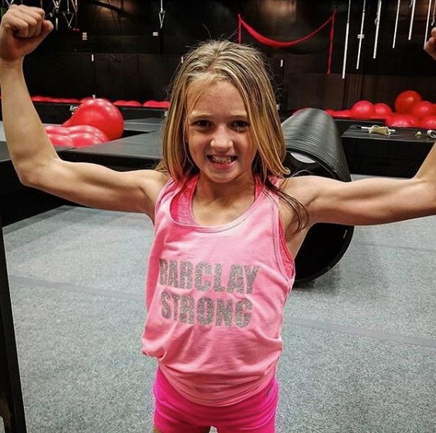 美国一女孩1岁就开始跑酷,已经拥有一身结实的肌肉!