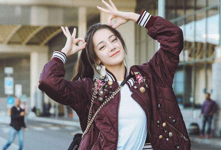 迪丽热巴代言新液体卫生巾遭疯抢,告诉你什么