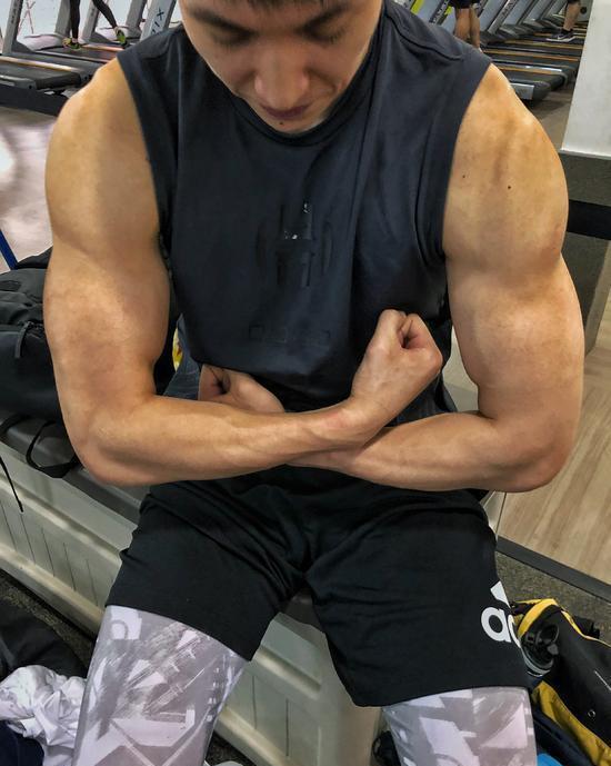 刘晓宇远赴美国特训,在短短的一个月之内把肌肉提升到了另外一个级别