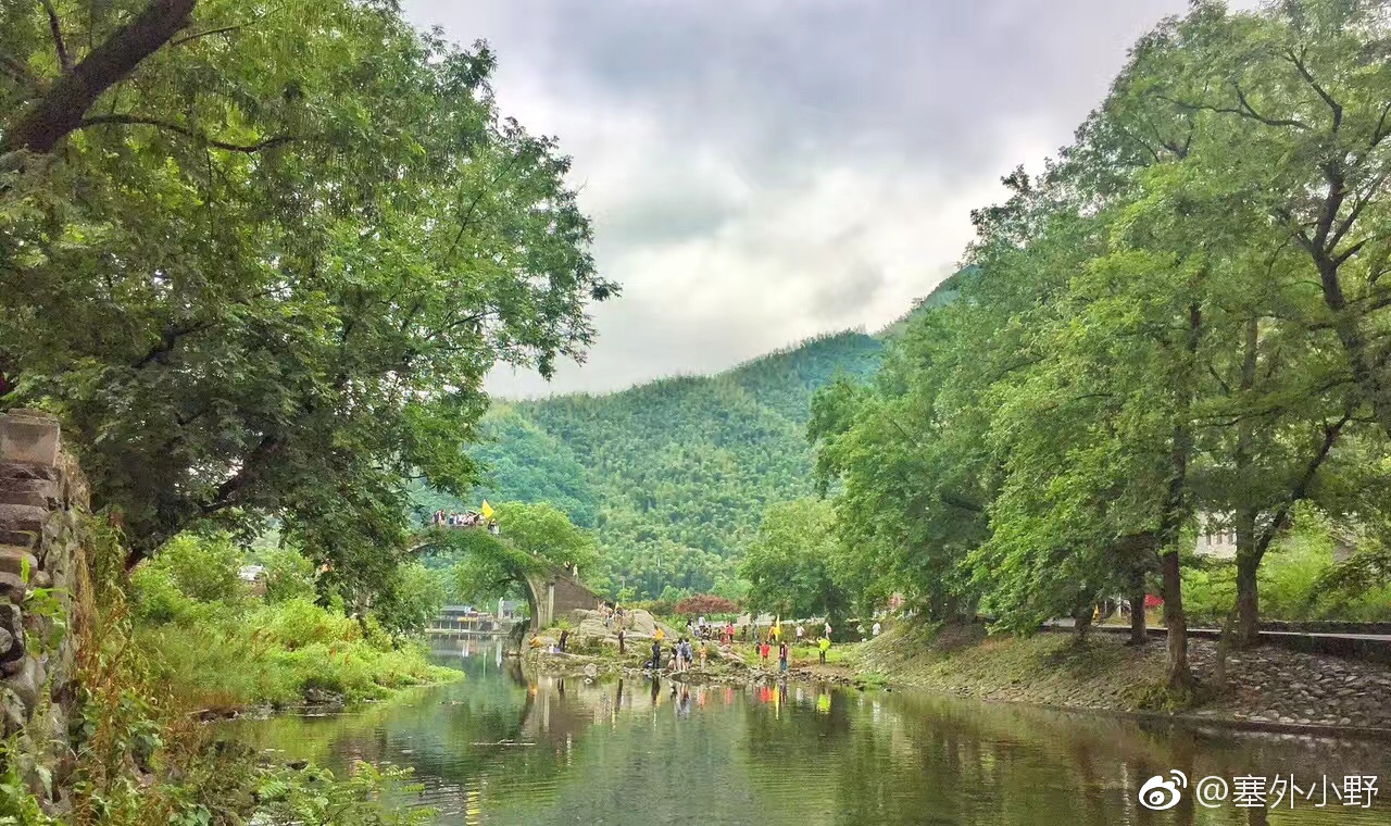 浙江余姚裘岙玻璃栈道余姚陆埠镇东北部地处四明山东麓