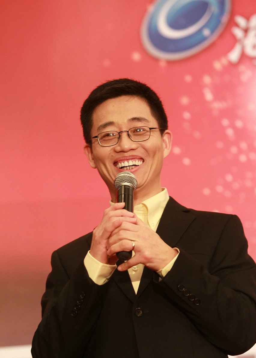 黄西,黄瓜的黄,西瓜的西,东北人,美国籍,讲真实的话