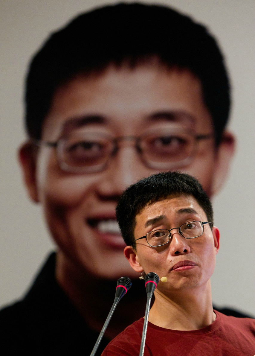 黄西,黄瓜的黄,西瓜的西,东北人,美国籍,讲真实的话